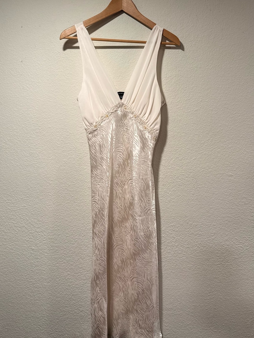 JONES NEW YORK Elegant Ivory V-Neck Slip Dress